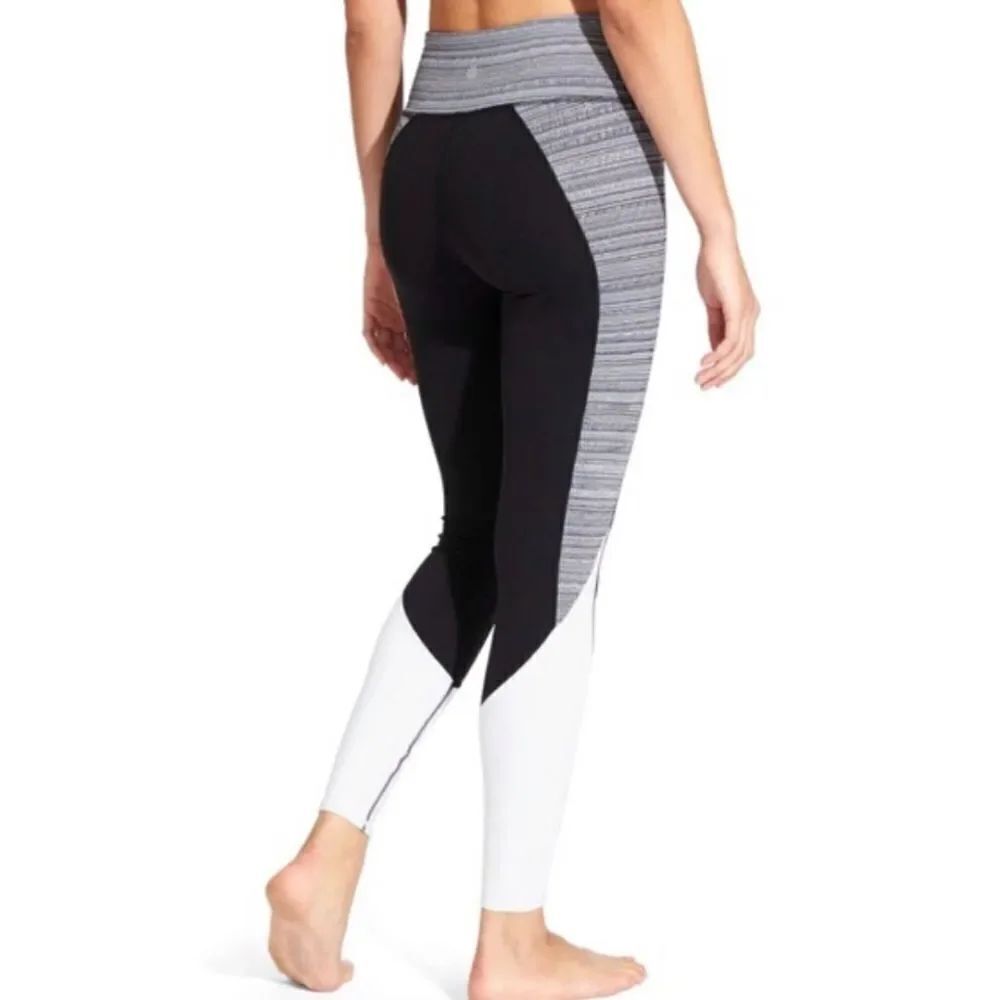 Athleta Women's High Rise Jacquard Flow Chat Tight leggings Pilayo Black Size Xs